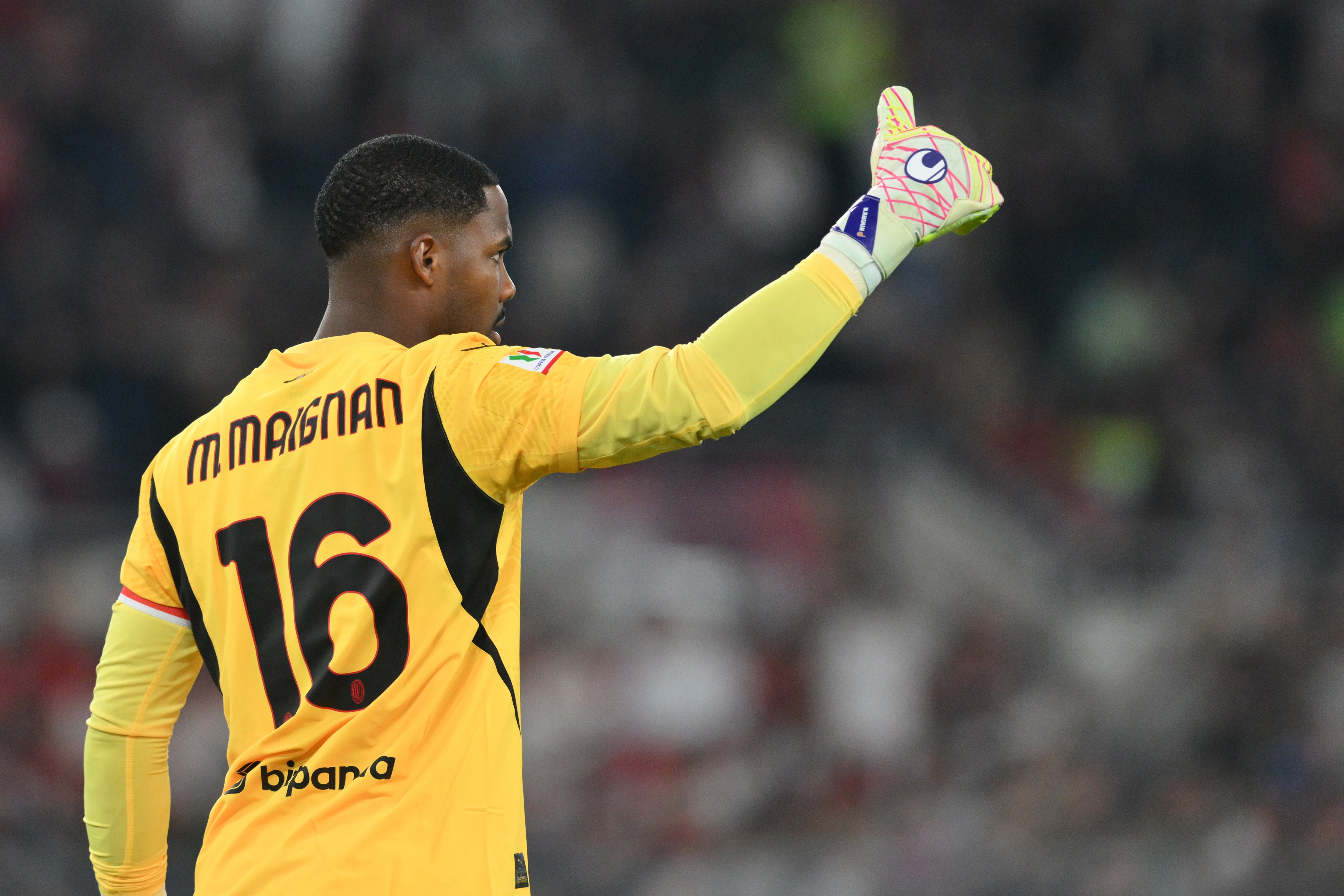 开云体育app官网下载-报价年薪500万欧+奖金！隆戈：AC米兰续约迈尼昂即将达成